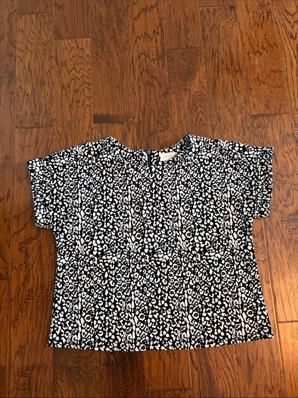 Black and White Printed Short Sleeve Top